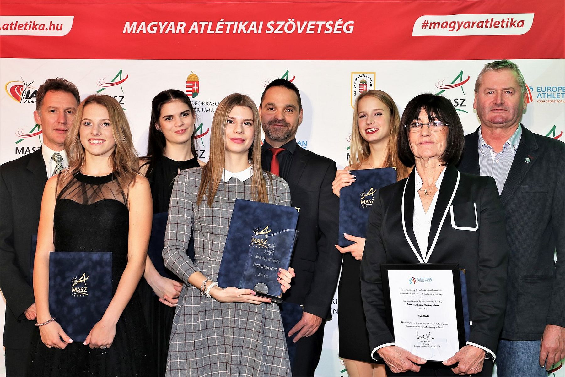 Endrész Klaudia az év ifjúsági atlétája, Házi Éva edzői különdíjban részesült